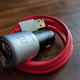 El cargador de auto compatible con Warp Charge.